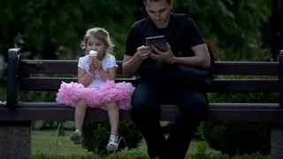 Väčšina rodičov si uvedomuje, že nie sú dobrým príkladom pre deti v otázke užívania digitálnych zariadení